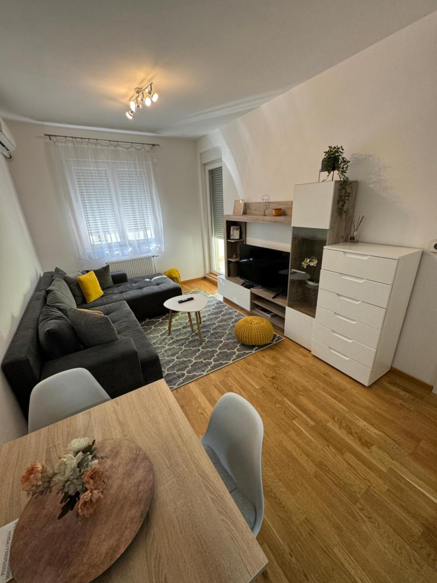 Novi Sad Apartman Apartment ภายนอก รูปภาพ